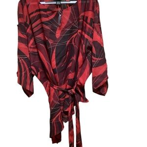 WOMANS LANE BRYANT GEOMETRIC SHIRT WITH BELT SIZE 26/28, GREAT GIFT IDEA